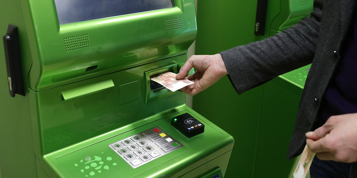 Банки против наличных: Как новые правила контроля за операциями клиентов изменят финансовую жизнь россиян Банки против наличных: Как новые правила контроля за операциями клиентов изменят финансовую жизнь россиян