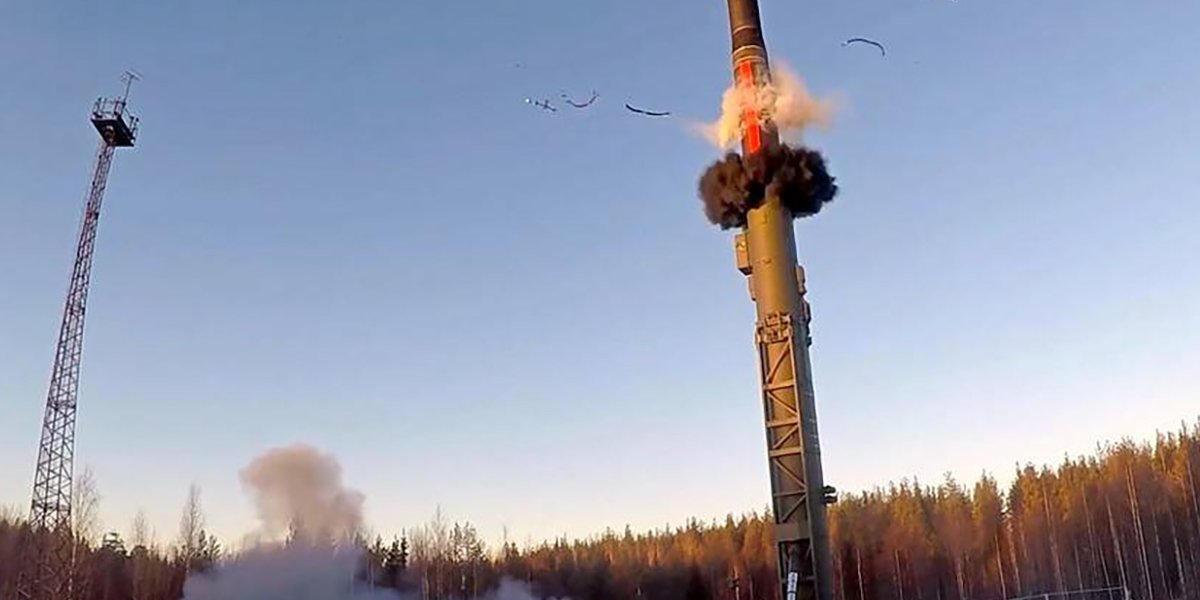 «Ярс» — стальной аргумент Кремля: как одна ракета удерживает НАТО от крайних мер «Ярс» — стальной аргумент Кремля: как одна ракета удерживает НАТО от крайних мер