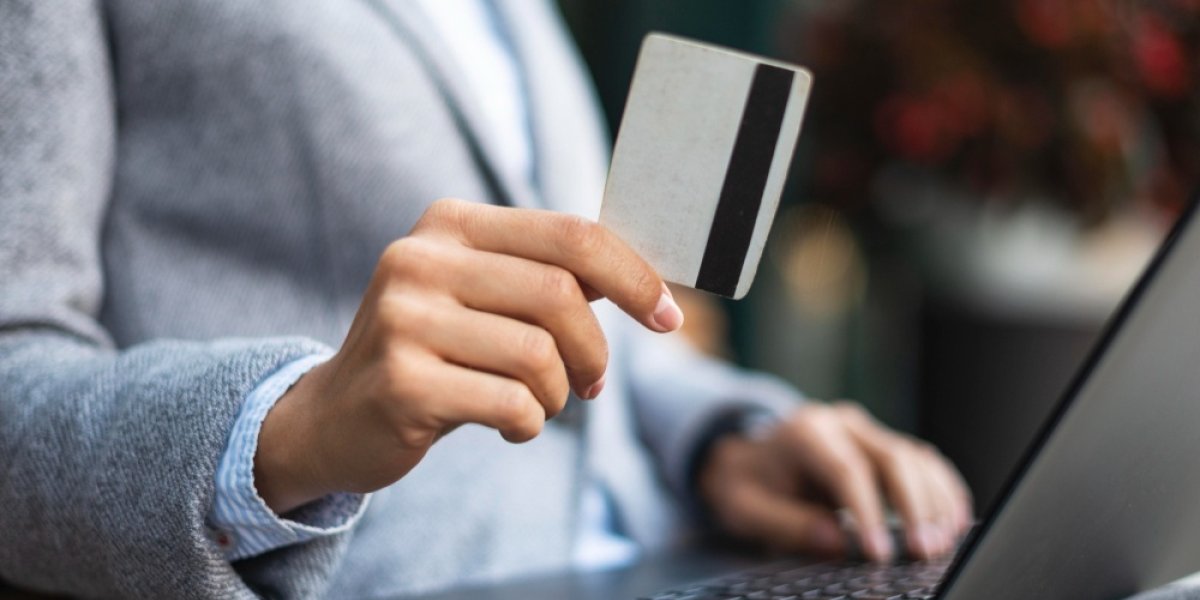 МВД предупреждает о новой опасности: как злоумышленники блокируют вашу карту, а потом требуют деньги за «помощь» МВД предупреждает о новой опасности: как злоумышленники блокируют вашу карту, а потом требуют деньги за «помощь»